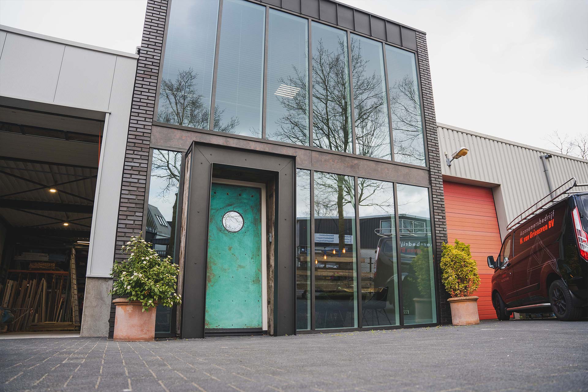 Neem vooral eens contact met ons op!